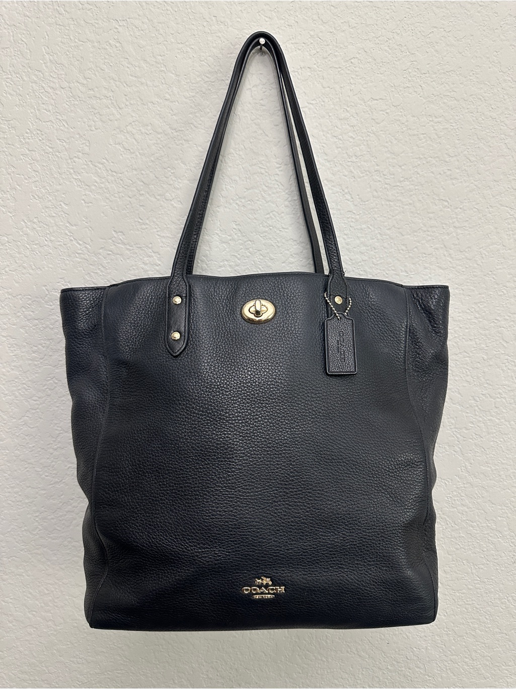 Coach Pebble Leather Turn Lock Tote Black | F12134 | Women’s Tote Purse